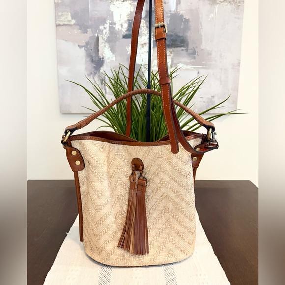 Patricia Nash Handbags - Patricia Nash Natural Zig Zag Octavia Bucket Bag